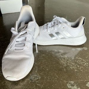 Women’s Adidas tennis shoes